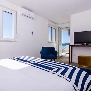 Seafront Luxury Fun Apartment